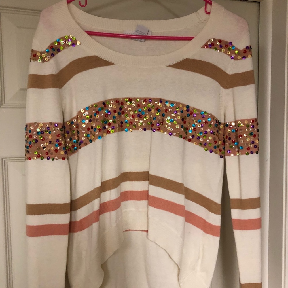 Scoop neck, long sleeve, crop sweater
